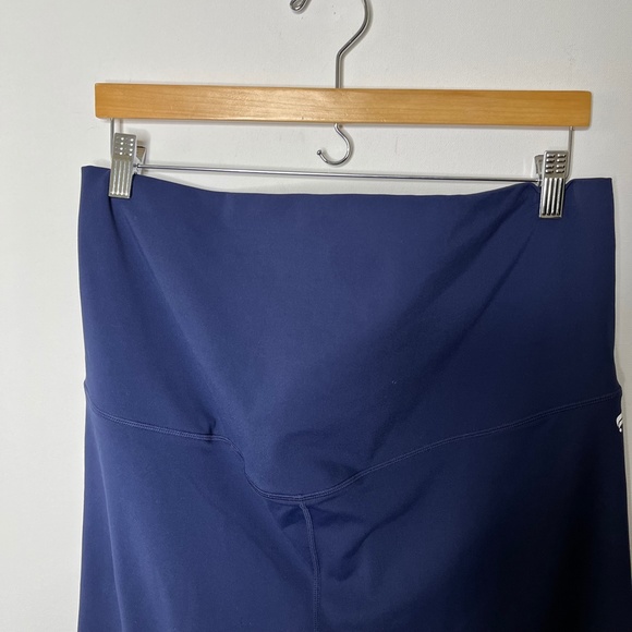 Fabletics PureLuxe High-Waisted Maternity Legging - Picture 4 of 5